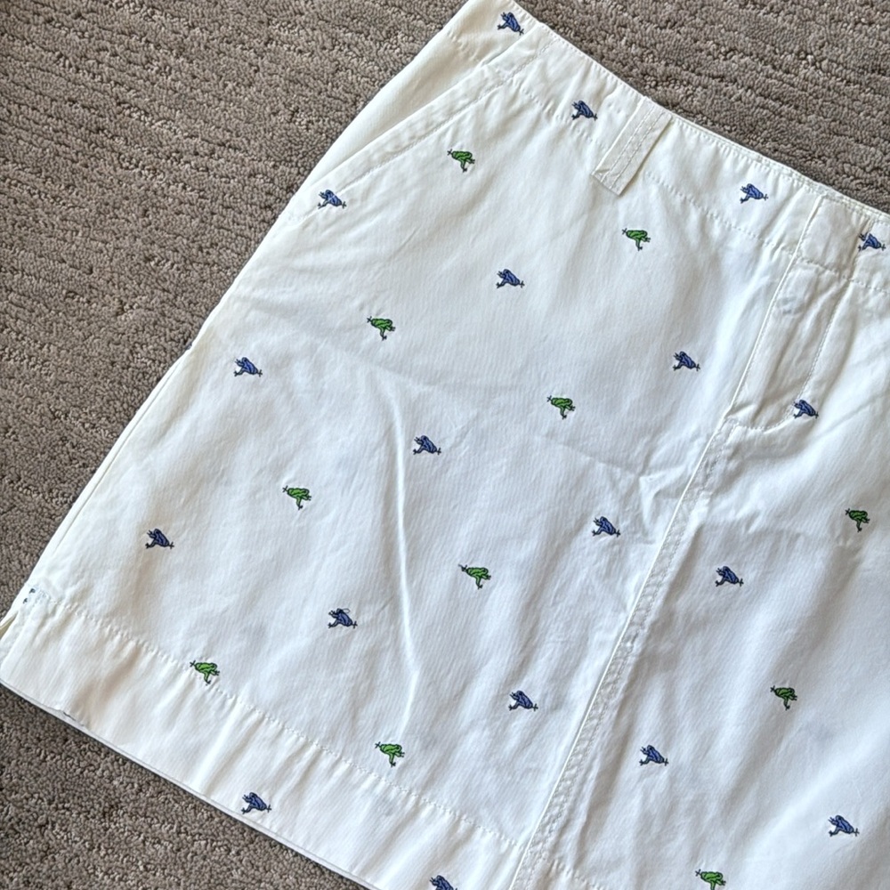 Lilly Pulitzer White Skirt with Blue and Green Embroidered Frogs - Picture 2 of 9